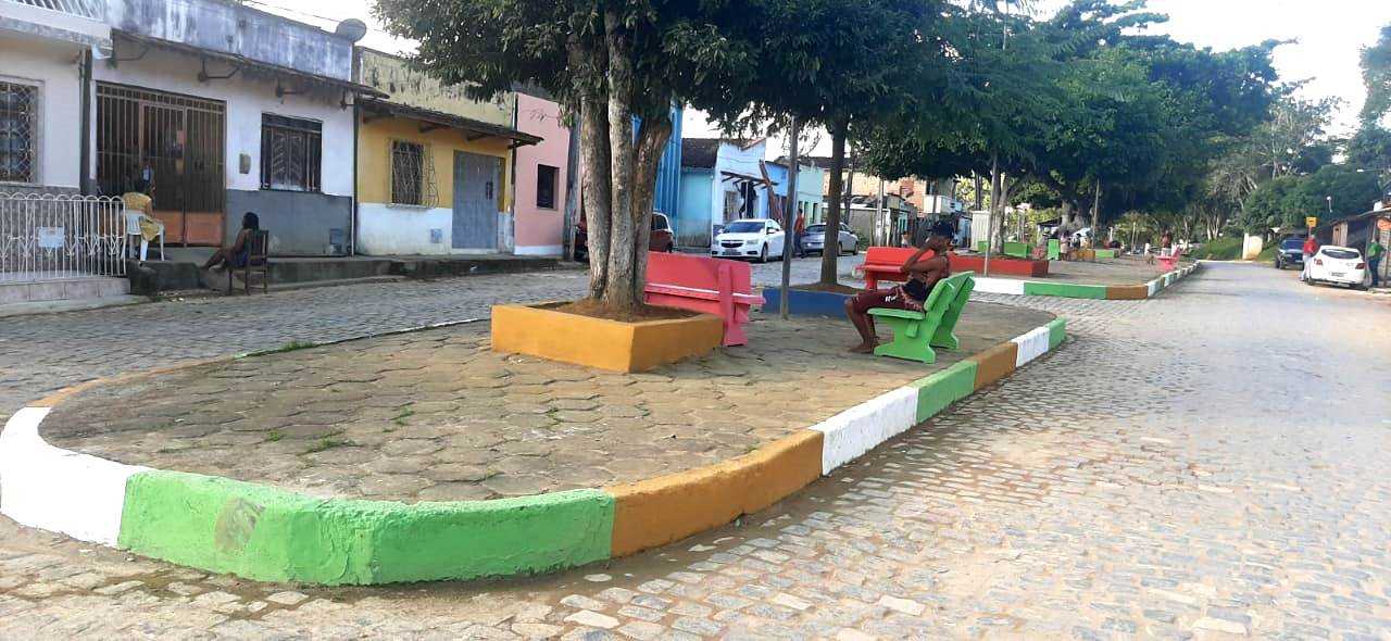 Camacã: Nova praça construída em Leoventura chama atenção dos moradores
